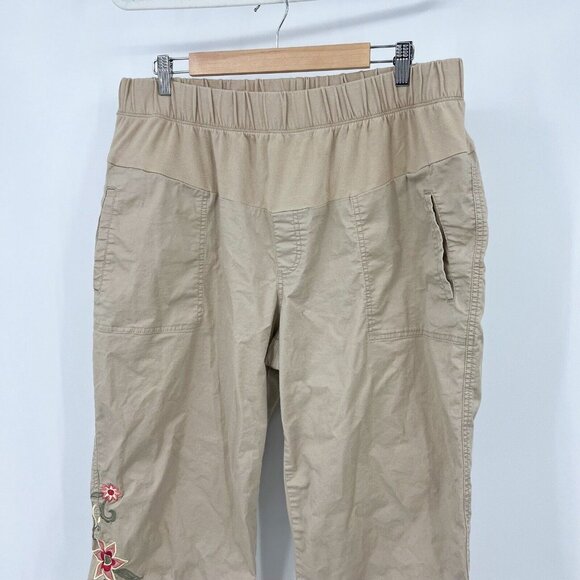 Motherhood Maternity Capri 1X Tan Floral Embroidered Womens Pockets Pullon Pants - Picture 3 of 9